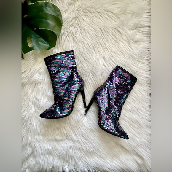 ❤️ Gorgeous Sequin Boots - Picture 4 of 11